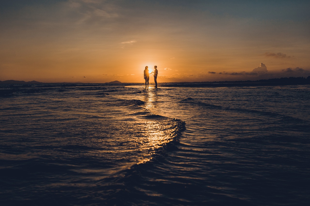 beach couple